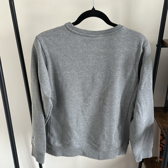 Champion crewneck worn twice - Picture 3 of 4